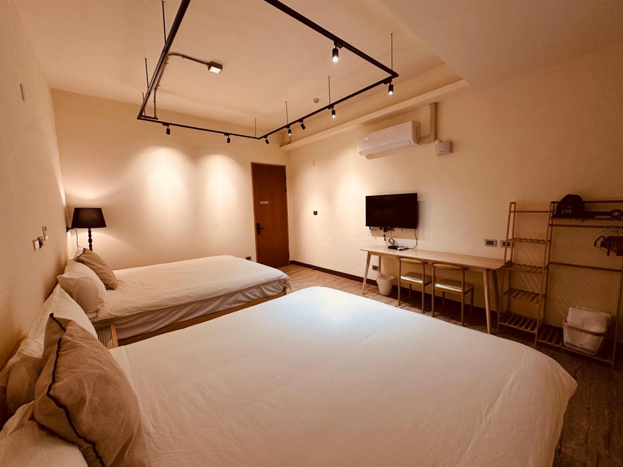 H-Khun Apartment Donggang Bagian luar foto
