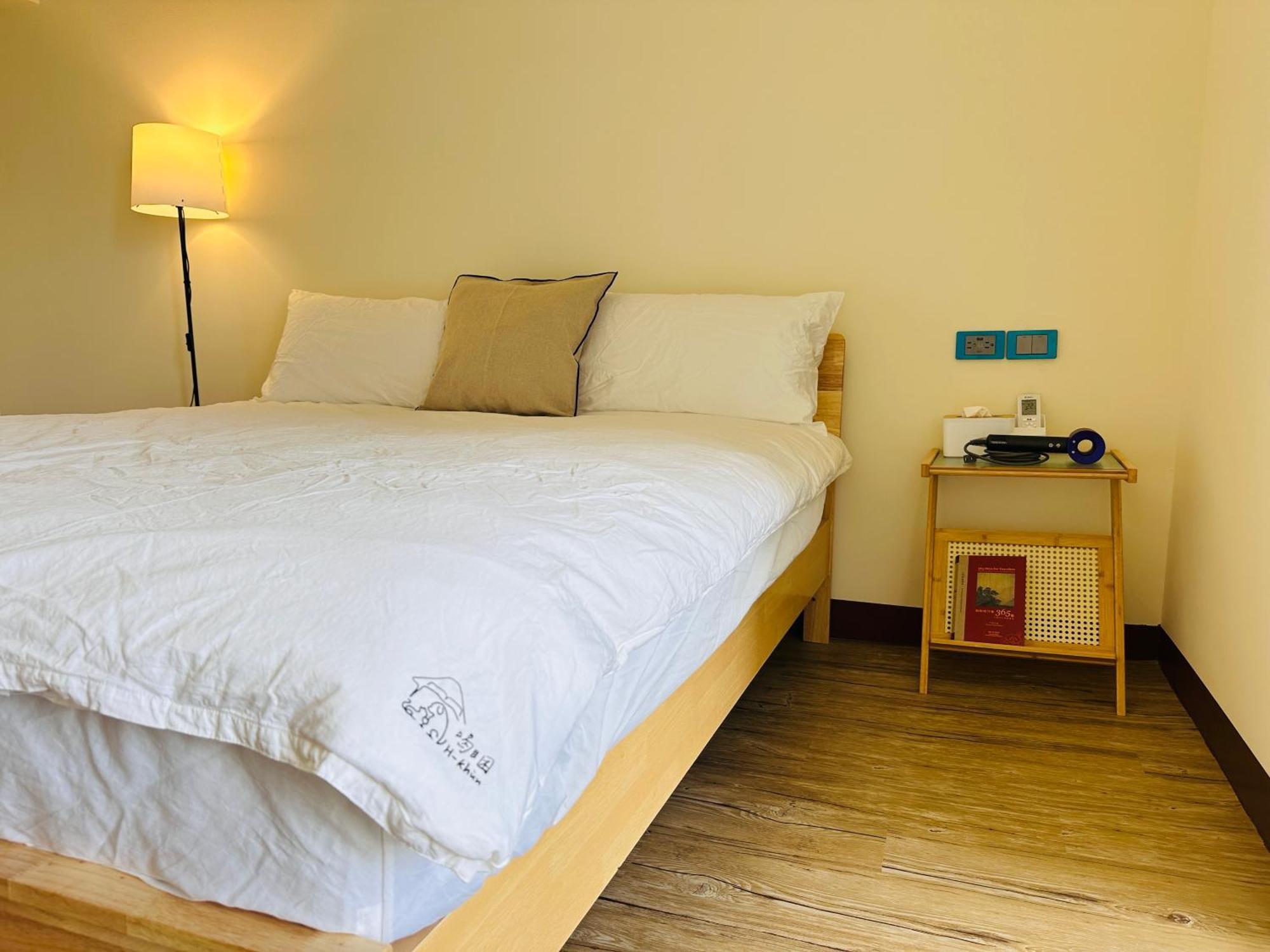 H-Khun Apartment Donggang Bagian luar foto
