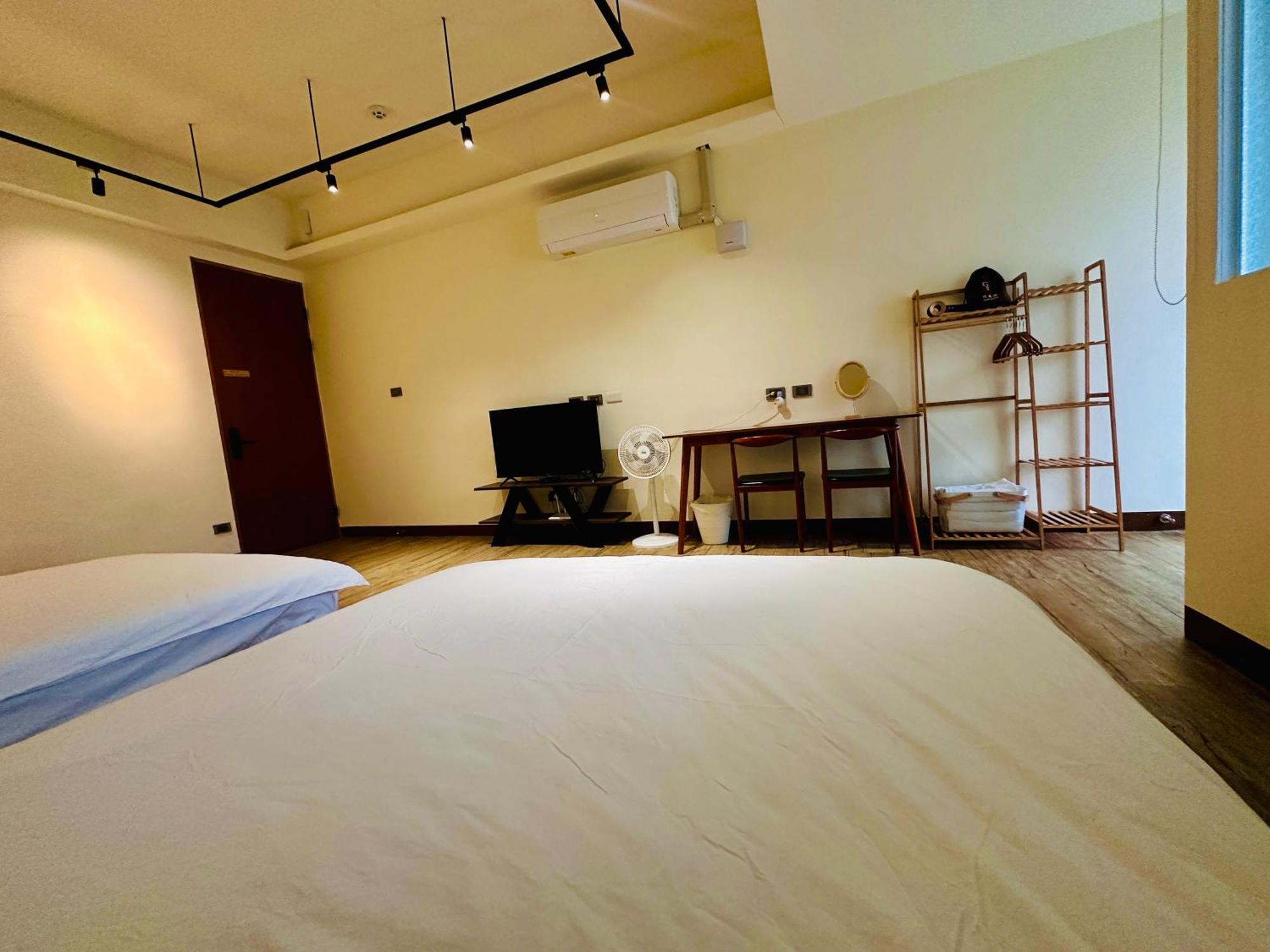 H-Khun Apartment Donggang Bagian luar foto